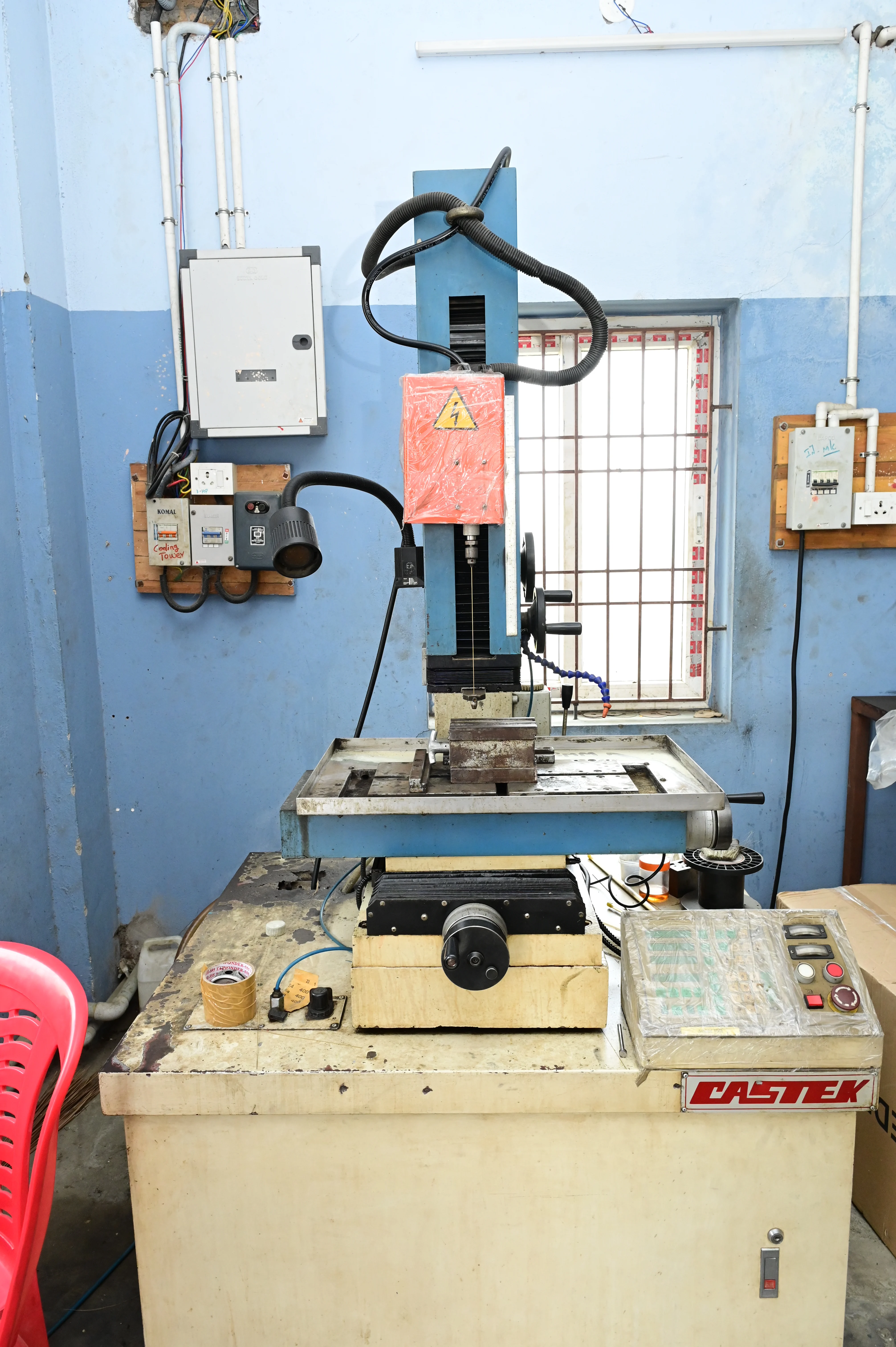 Advanced laser cutting system for precise metal fabrication
