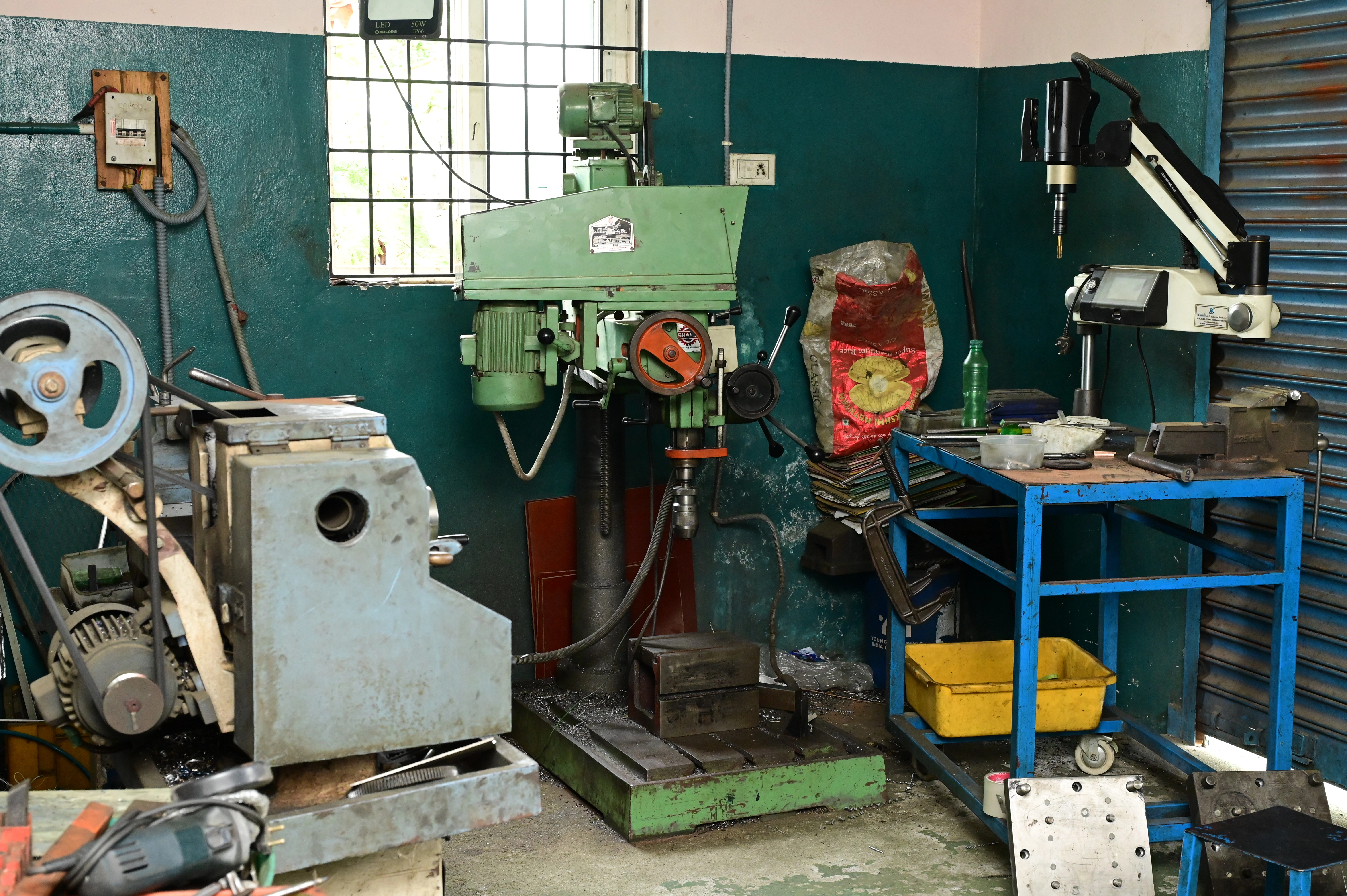 Advanced laser cutting system for precise metal fabrication
