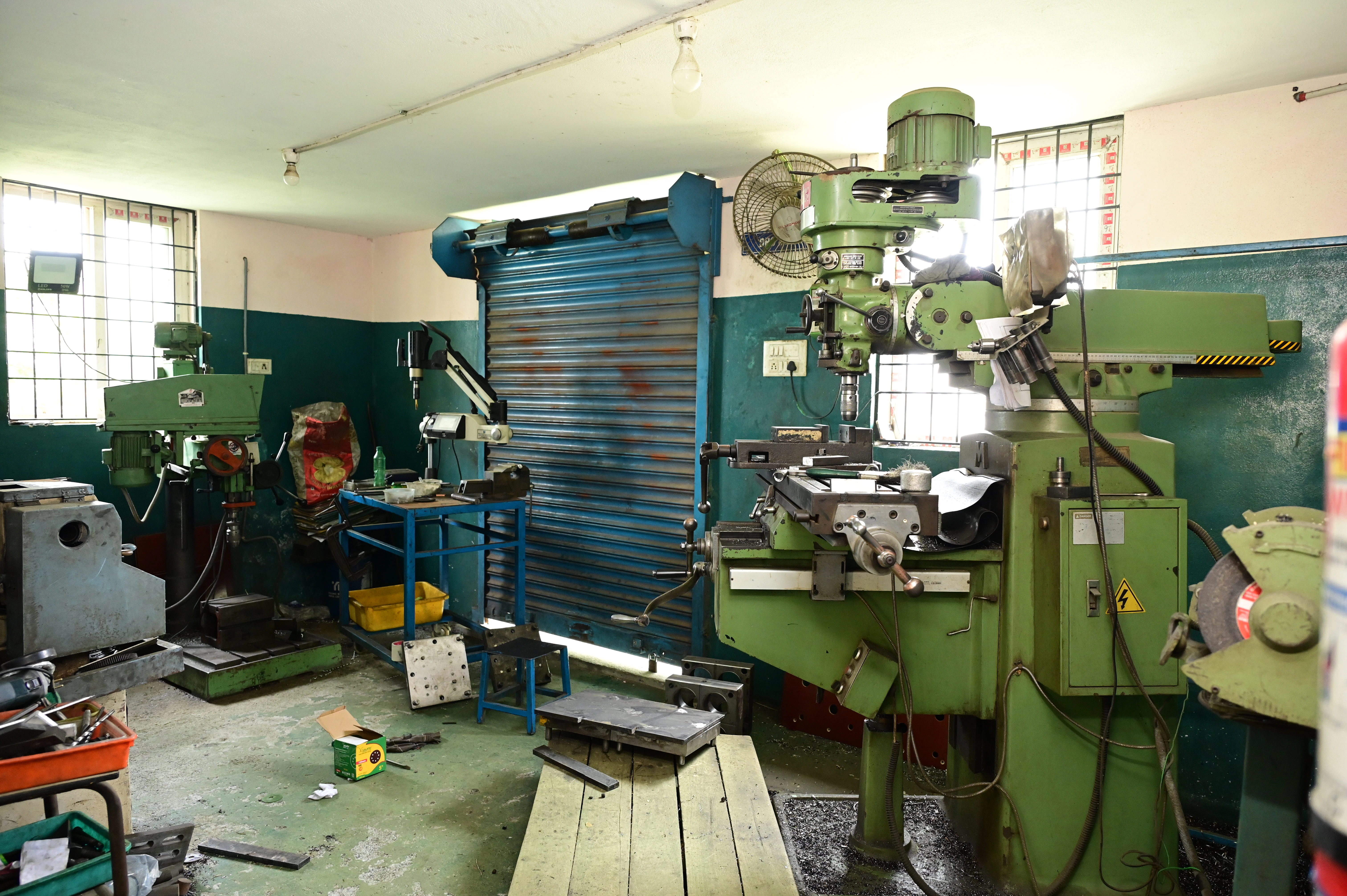 Advanced laser cutting system for precise metal fabrication