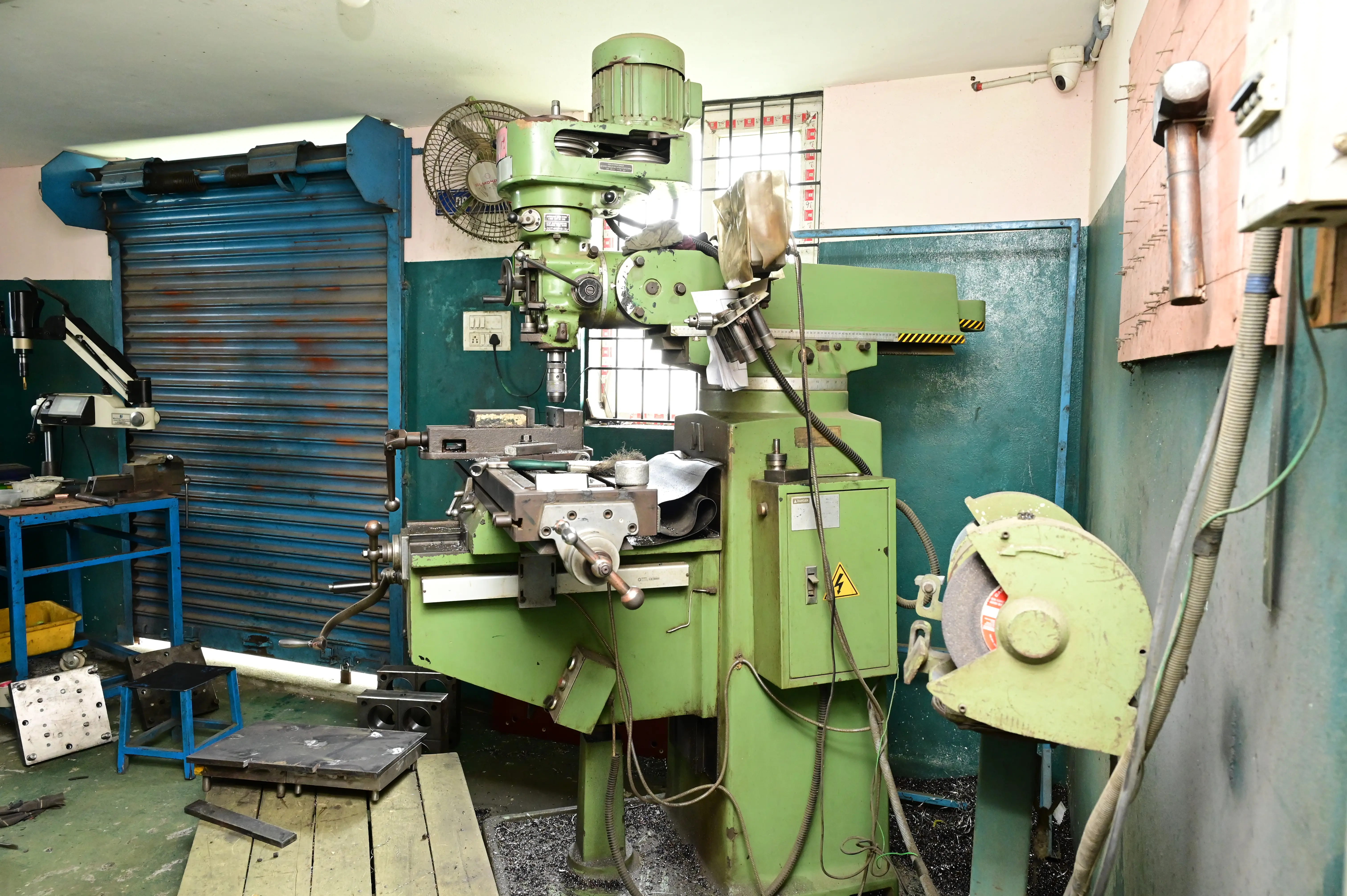 Advanced laser cutting system for precise metal fabrication