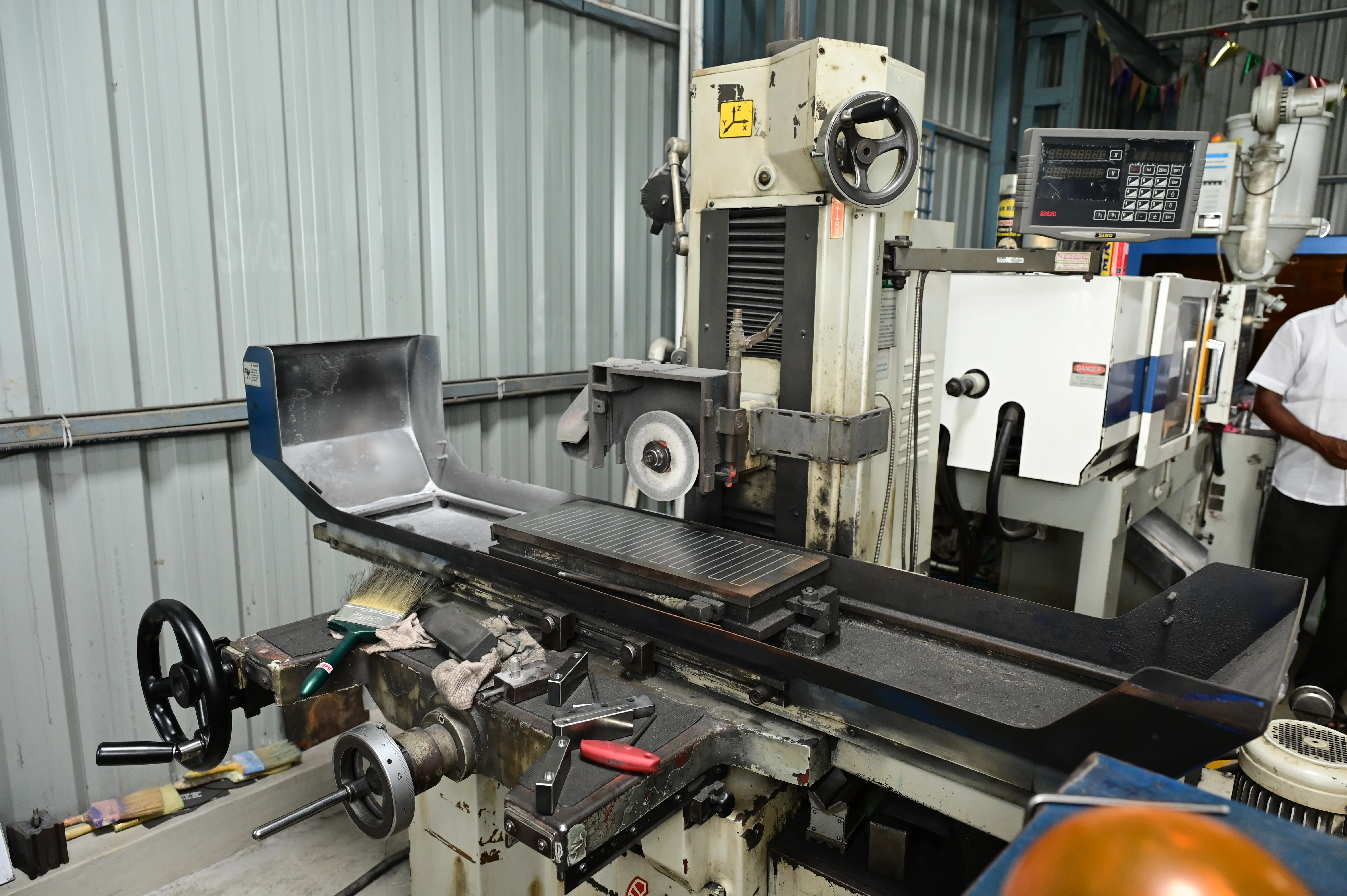Advanced laser cutting system for precise metal fabrication